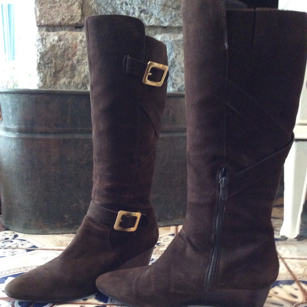 Beautiful & Comfortable Brown Suede Boots!!!!